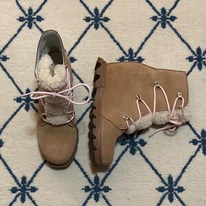 Sorel Women's Joan Of Arctic Wedge III Lace Cozy Boot - Tawny Buff/Gum 2